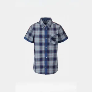 Camisa maniquí fantasma sobre fondo gris 